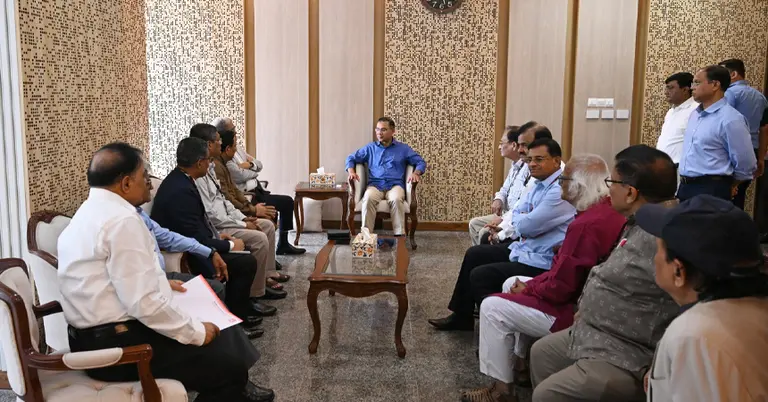 প্রধানমন্ত্রীর সঙ্গে পূজা উদযাপন পরিষদের নেতারা